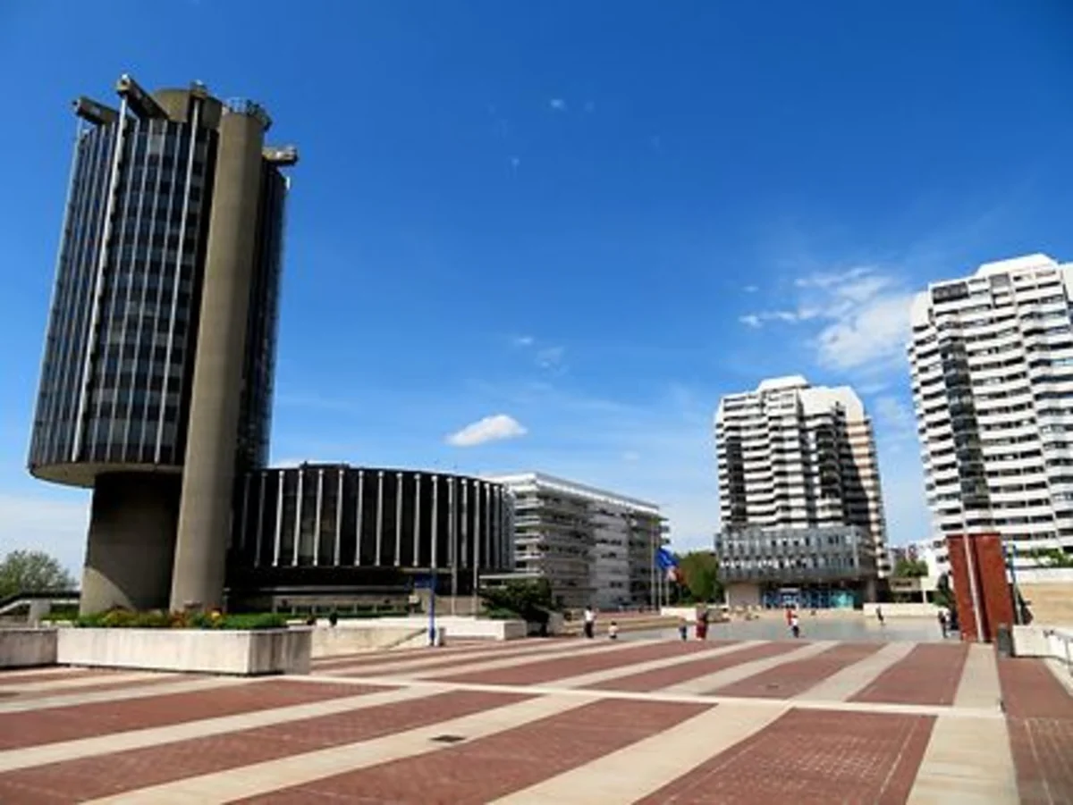 Suivi et affichage d'un permis de construire à Créteil