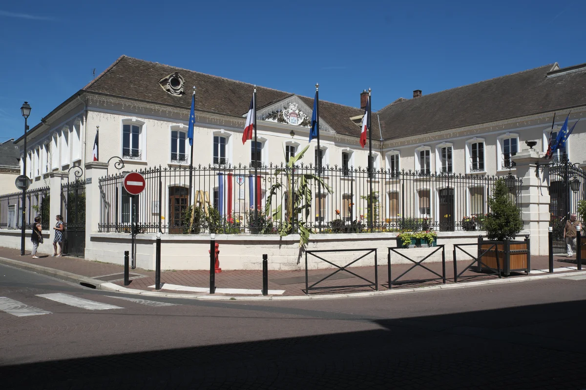 Suivi et affichage d'un permis de construire à Montereau-Fault-Yonne
