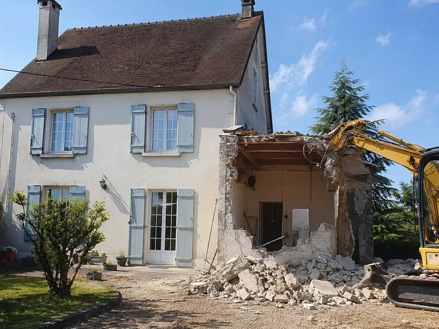Démolition partielle d'un bâtiment existant